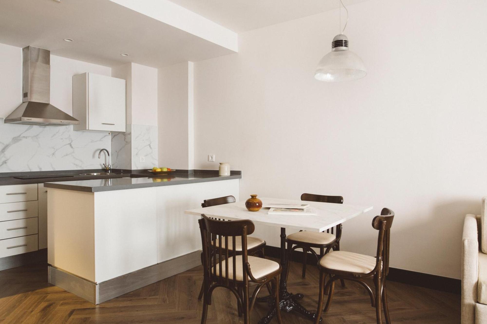 Honest Granada Apartments — Photos 1
